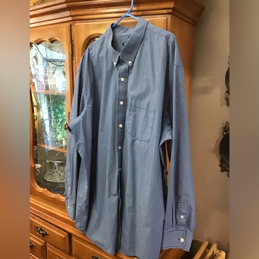 Izod Men's Casual Blue Button-Down Shirt